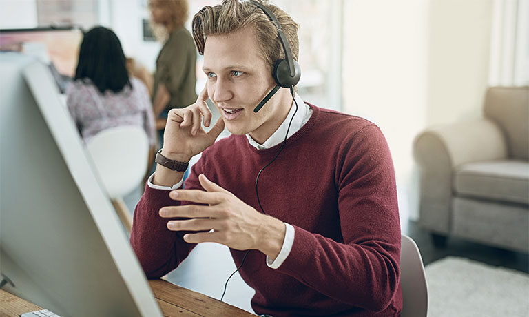 0324_GK-Vermarktung_Businesskunden_mann_telefonberatung_768x460px